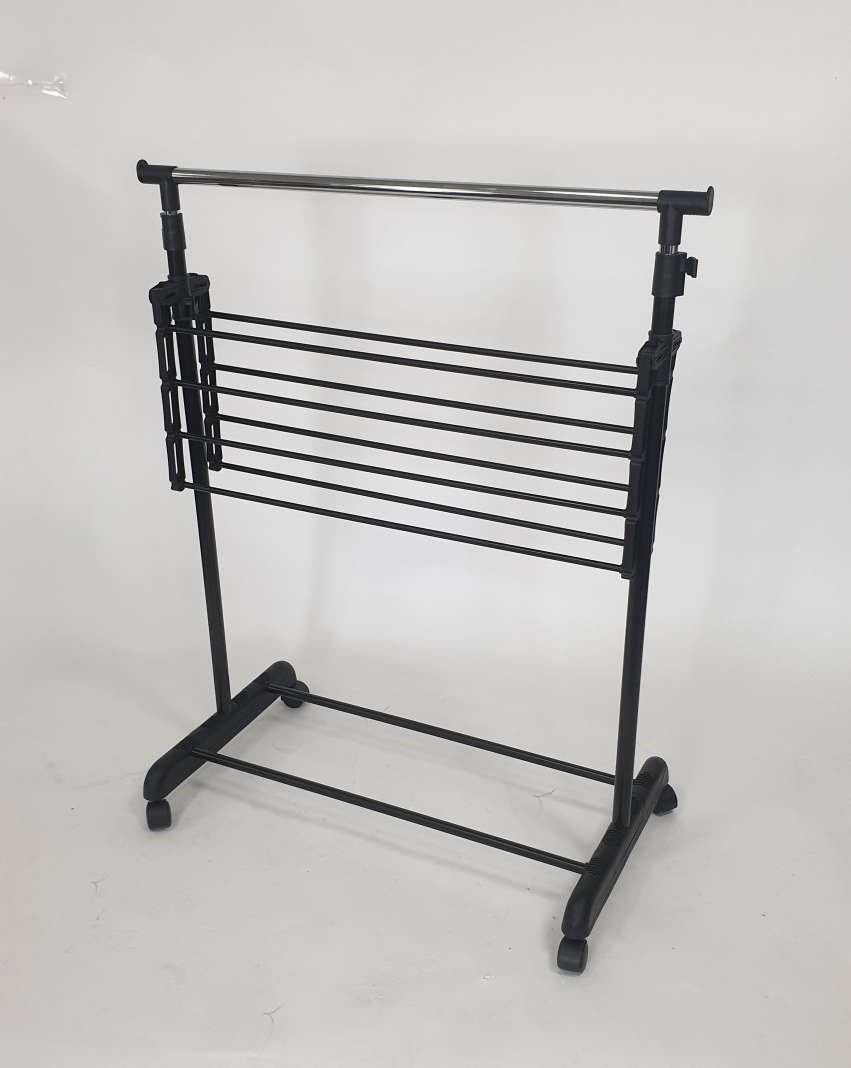 48-631  CLOTHES DRYING STAND 