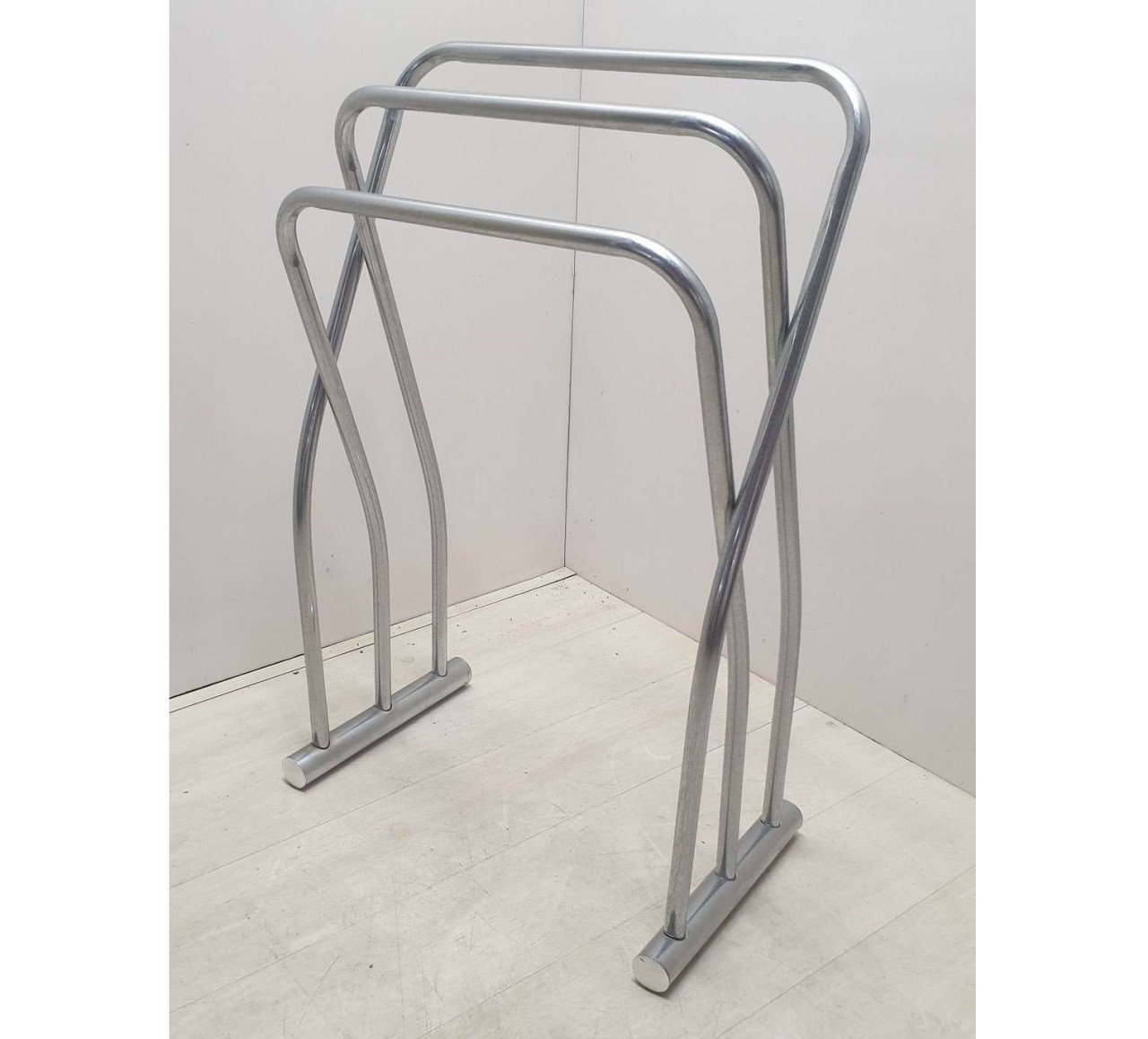 48-703 TOWEL STAND  
