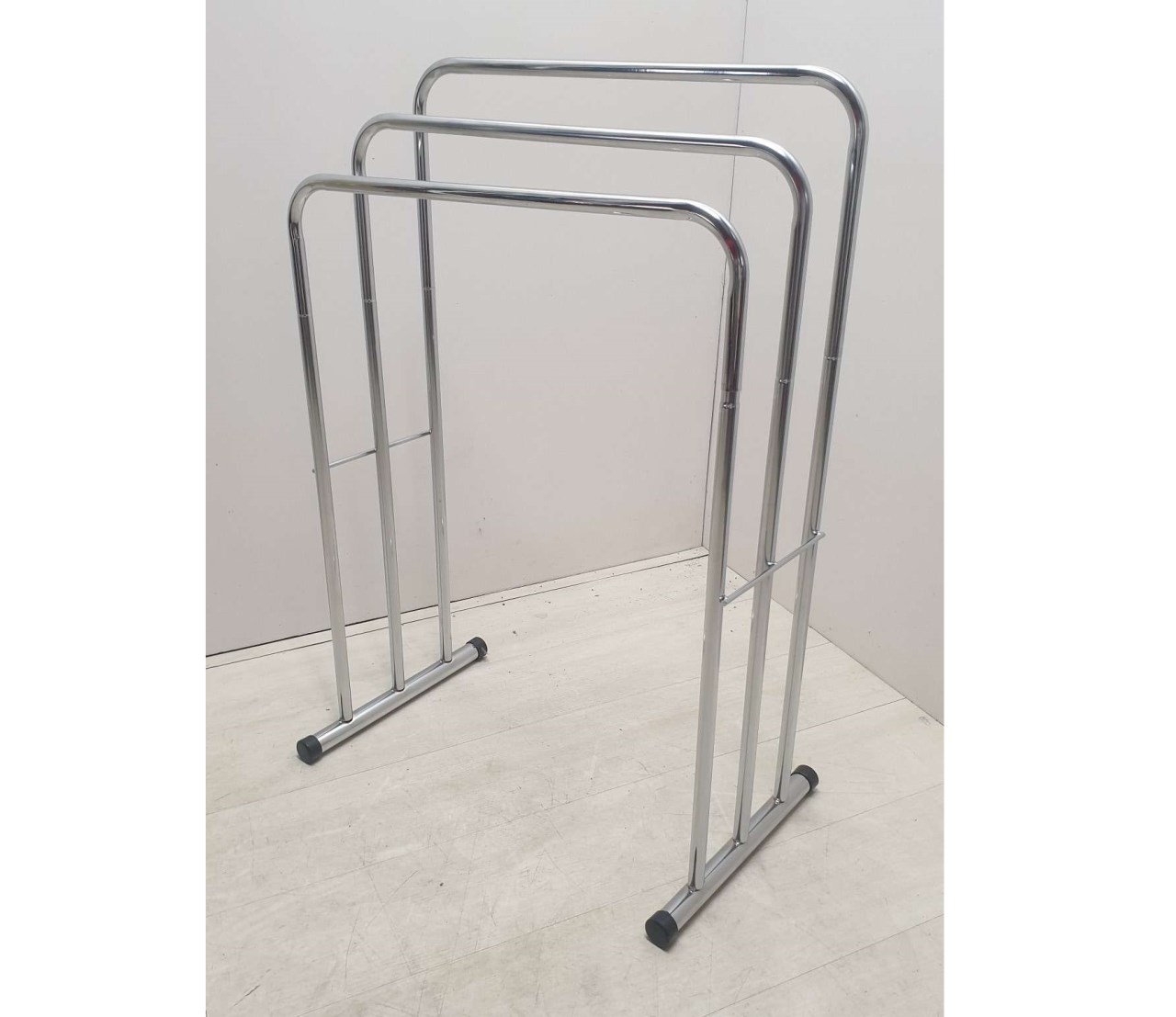 48-702 TOWEL STAND  